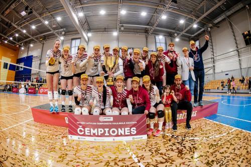 RSU/MSĢ komanda 2023./24.gada sezonas “Optibet” Latvijas čempionāta sievietēm finālsērijā izžšķirošajā piektajā spēlē svinēja uzvaru. Tagad pie nesen izcīnītās Baltijas līgas zelta medaļas ir arī Latvijas čempionāta zelts!