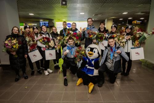 Ar neizsakāmu prieku un lielu lepnumu 25.janvāra rītā Rīgas lidostā sagaidījām mūsu audzēkņus, atgriežamies no Jaunatnes ziemas Olimpiskajām spēlēm Korejā, ar medaļām kaklā. 