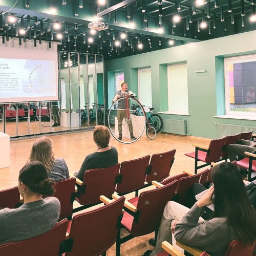 STEM projekta nodarbība MSĢ - dabaszinātņu jomas tēma fizikā "Velosipēda darbība. Ņūtona likums."